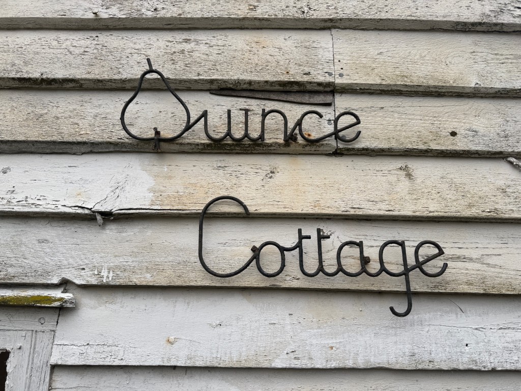 Lot: 31 - DETACHED PERIOD COTTAGE AND ORCHARD LAND - Quince Cottage name